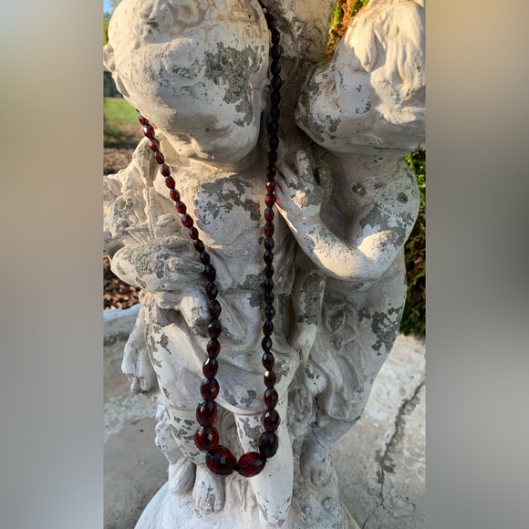 Cherry Bakelite Graduated Faceted Bead Necklace Simichrome TESTED 1.5 oz/42.5 gr - Picture 3 of 8